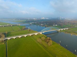 IJsselbrug-Brücke über den Fluss IJssel von oben