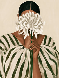 une femme avec une fleur sur Bella studio