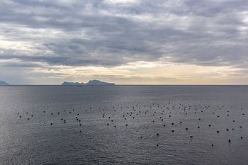 Vue enchanteresse sur la mer depuis Naples, Italie