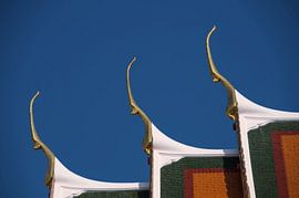 Temple roof in Bangkok by Peter Baier