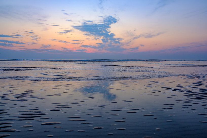 Sommersonnenuntergang am Sandstrand der Nordseeküste  von Sjoerd van der Wal Fotografie