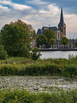 De Bovenkerk in Kampen in de ondergaande zon