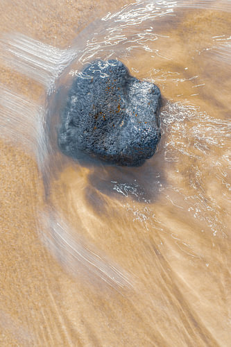 Strand Noordwijk. Steen in de Branding