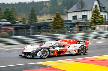 Toyota Gazoo Racing Toyota GR010 Hypercar in Eau Rouge von Sjoerd van der Wal Fotografie