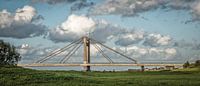 Prins Willem-Alexanderbrug in de wolken