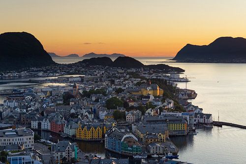 Alesund in der Abenddämmerung