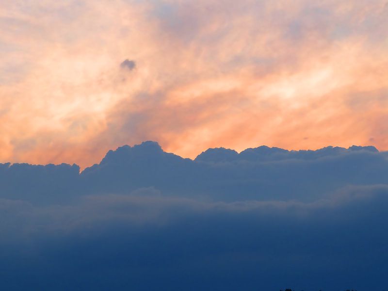 Wolken (Wolken am Abendhimmel) von Caroline Lichthart