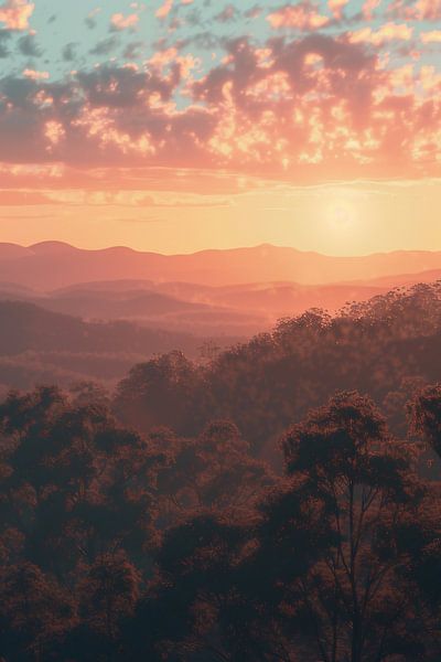 Sommerdämmerung auf sanften Hügeln von fernlichtsicht