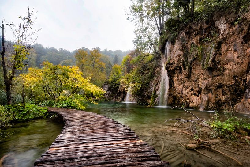 Het pad van Plitvice by Roy Poots