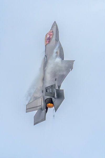 F-35-Pilotin, Kapitän Melanie "Mach" Kluesner, in voller Aktion. von Harm-Jan Martens