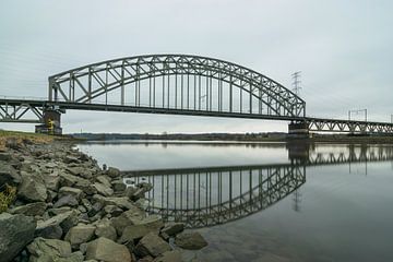 Eisenbahnbrücke bei Heteren von Patrick Verhoef