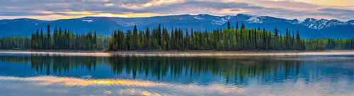Zonsondergang bij Boya Lake, Canada
