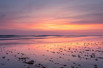 Vuur in de lucht tijdens zonsopkomst op het strand van KB Design & Photography (Karen Brouwer)