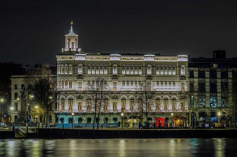 Het Wereldmuseum Rotterdam in Rotterdam in de nacht van MS Fotografie | Marc van der Stelt