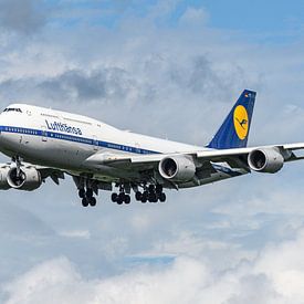 Nostalgie! Lufthansa Boeing 747-8 in Retro-Lackierung. von Jaap van den Berg