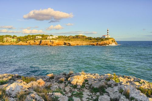Blick zum Leuchtturm von Portocolom auf Mallorca
