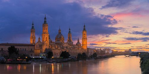 Panorama en zonsondergang in Zaragoza, Spanje