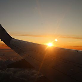 Zonsopgang in een vliegtuig van Mattis Vollertsen