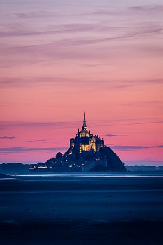De Mont Saint-Michel tijdens zonsondergang