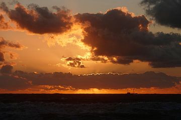 Zonsondergang op het strand van Texel van christine b-b müller