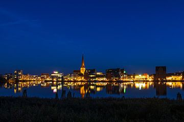 Uitzicht over de Warnow naar de Hanzestad Rostock