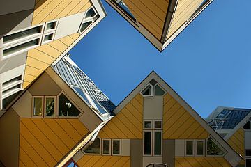 Rotterdam cube house. Stilt House. sur Alice Berkien-van Mil