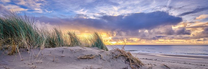 Strand und Dünen bei Sonnenuntergang von eric van der eijk