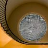 Escalier en colimaçon jaune sur Maerten Prins