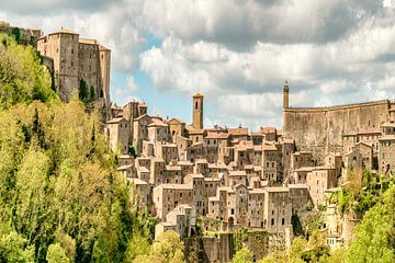 Sorano by Lars van de Goor