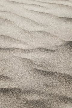 Abstract zandpatroon op het strand art print - mindful natuur fotografie van Christa Stroo fotografie