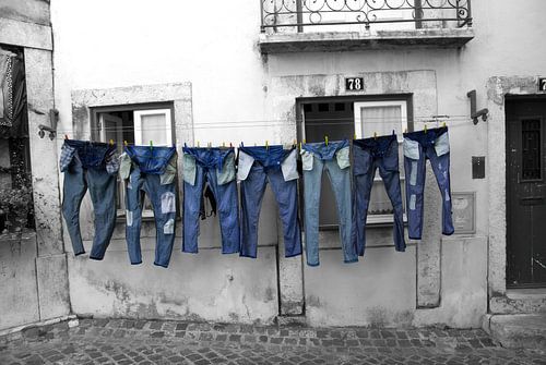 Spijkerbroeken aan de lijn