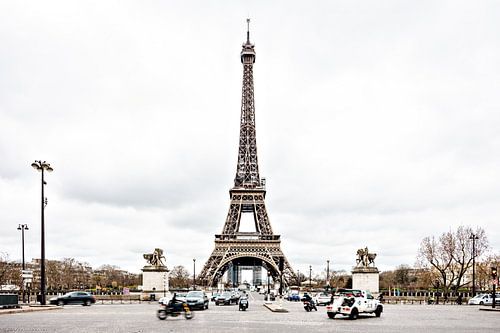 Druk verkeer bij de Eiffeltoren, Parijs, Frankrijk -Reisfotografie