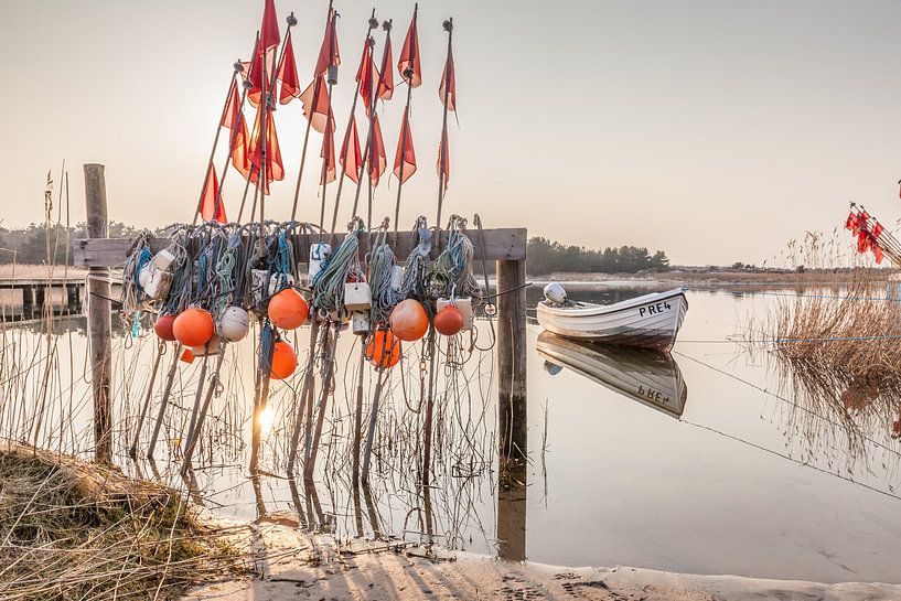 Winterse sfeer in de haven van Darßer Ort bij Prerow aan de Oostzee van Christian Müringer