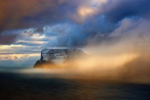 Vidoy in clouds von Wojciech Kruczynski