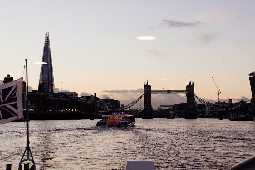 Tower Bridge by Hello Pompoyo