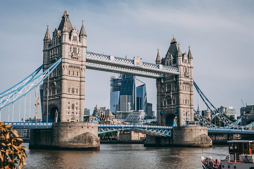 London by Hello Pompoyo