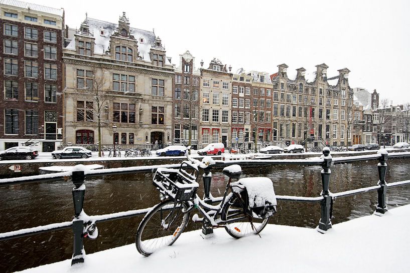 Das verschneite Amsterdam im Winter auf den Grachten von Eye on You