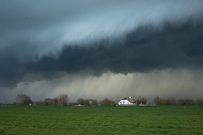 Bauernhof mit herannahendem Sturm von Paul Begijn
