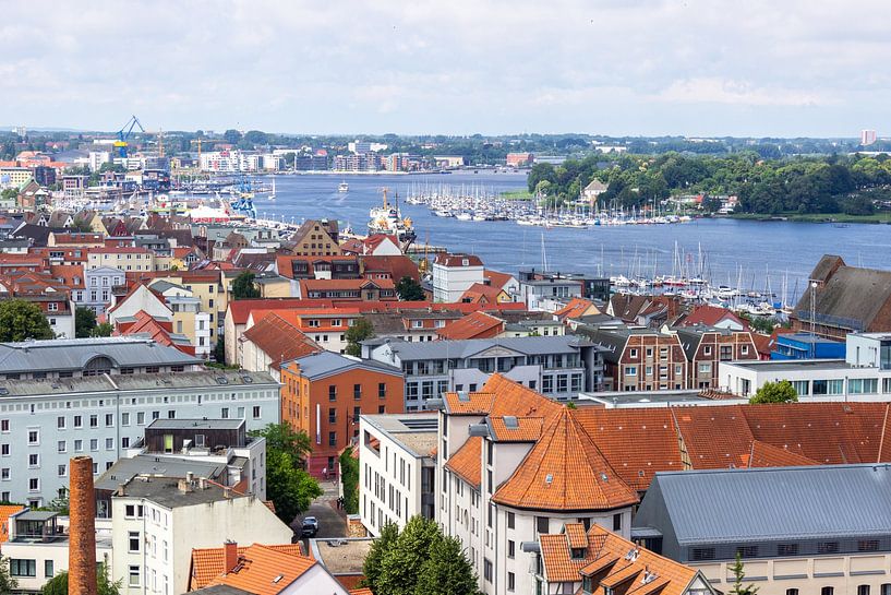 Vue sur les toits de la ville hanséatique de Rostock par Reiner Conrad