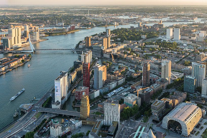 Luchtfoto centrum Rotterdam, Skyline en Martkhal van Prachtig Rotterdam