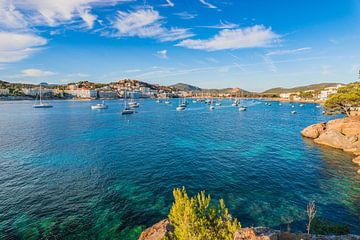 Balearen Mallorca, idyllischer Blick auf die Badebucht von Santa Ponsa von Alex Winter