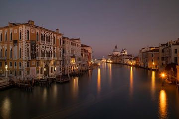 Venetië - Nachtopname op het Canal Grande van t.ART