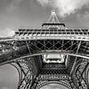 Eiffeltoren in zwart-wit van Ronne Vinkx