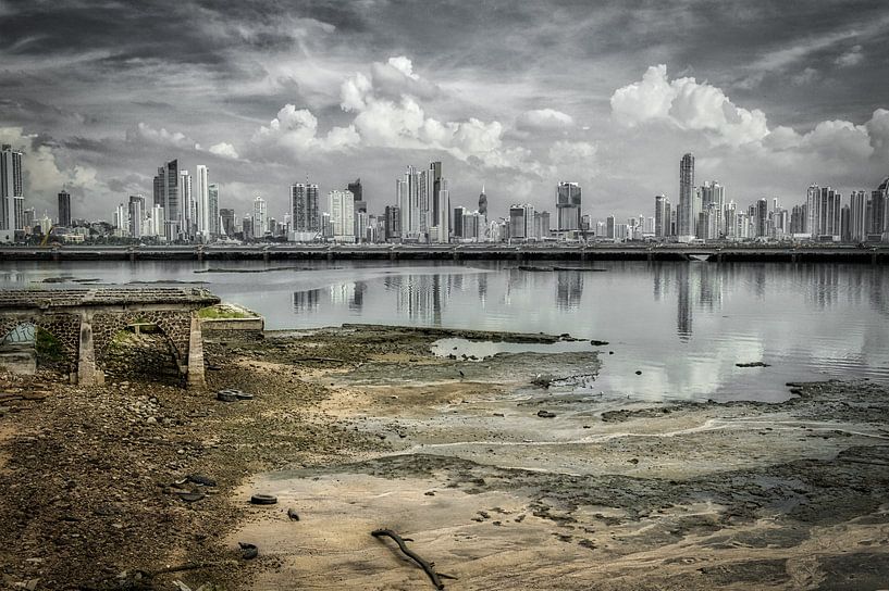 Artistic shot of Panama City by Roel Beurskens