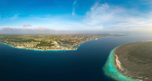 Kralendijk et Klein Bonaire dans un seul panorama
