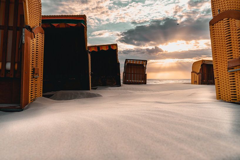 Vacation feeling on the beach of Egmond by René van der Waals