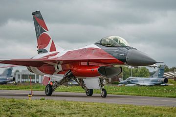 Dänisches F-16 Solo Display Team 2023 "Dannebrog". von Jaap van den Berg