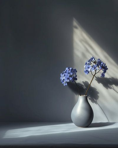 Stilleven met blauwe bloemen