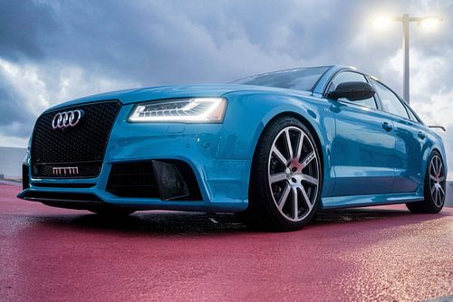 Blauer Audi
