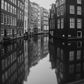 Amsterdam - grachtenpanden in zwart en wit von Thea.Photo